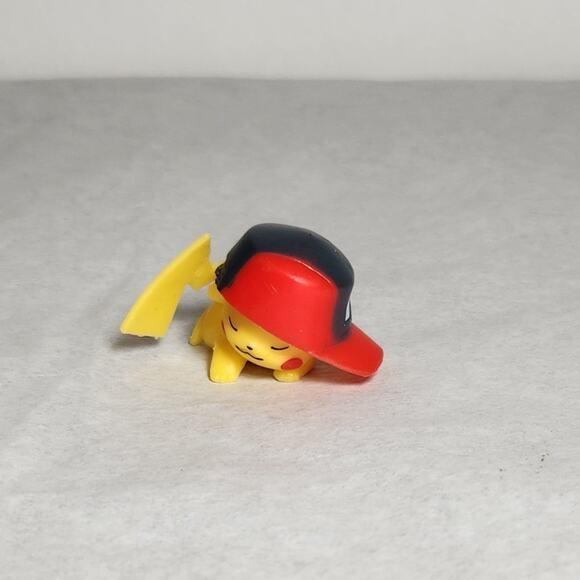 Pokemon Pikachu 2" Mini Figure With Hats And 1 Without Hat Lot Of 7 Pre-owned - Picture 7 of 9
